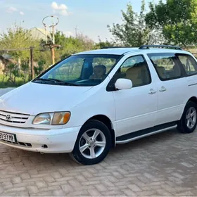 Toyota Sienna 1999