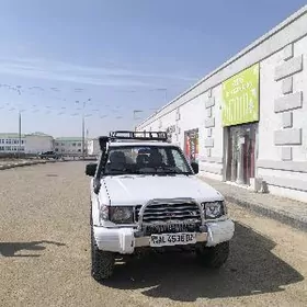 Mitsubishi Pajero 1993