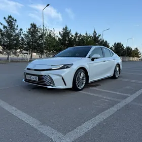 Toyota Camry Hybrid 2024