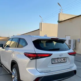 Toyota Highlander 2022