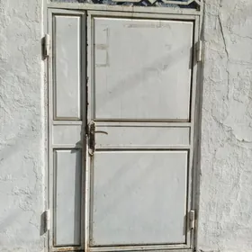 demir gapy iki acylyan