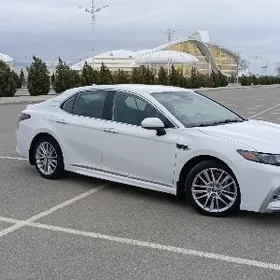 Toyota Camry 2021