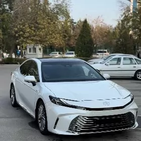 Toyota Camry 2025