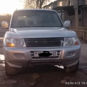 Mitsubishi Montero 2002
