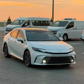 Toyota Camry 2025