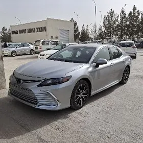 Toyota Camry 2021