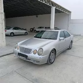 Mercedes-Benz E320 2001