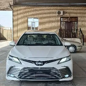 Toyota Camry 2021
