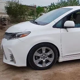 Toyota Sienna 2018