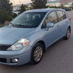 Nissan Versa 2011
