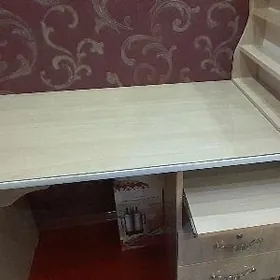 маникюрный стол