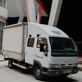 Nissan Urvan 2004