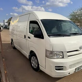 Toyota Hiace 2005