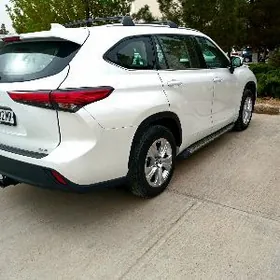 Toyota Highlander 2021