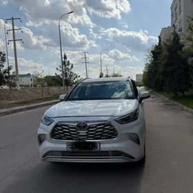 Toyota Highlander 2021