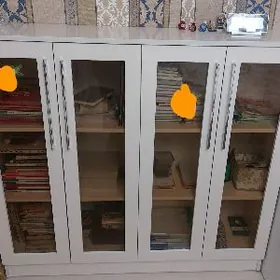 Шкаф-витрина