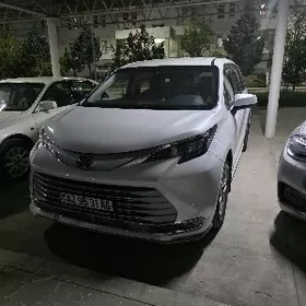 Toyota Sienna 2024