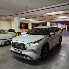 Toyota Highlander 2021