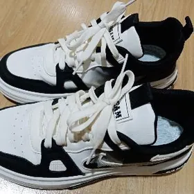 Б/у кроссовки