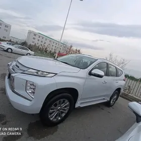 Mitsubishi Pajero 2020