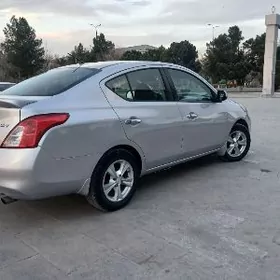 Nissan Versa 2012