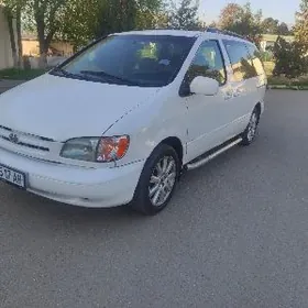 Toyota Sienna 1999