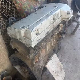 Мерседес двигатель.