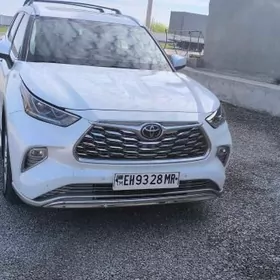 Toyota Highlander 2021