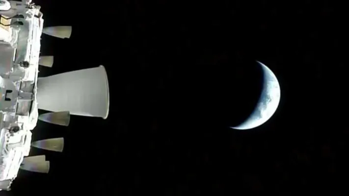 Ýarymaý şekilli Ýer: NASA «Orion» gämisinden düşürilen suraty görkezdi