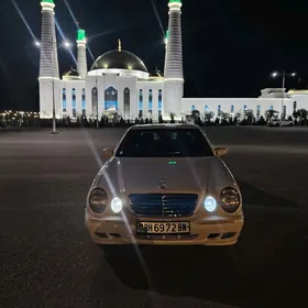 Mercedes-Benz W212 2000