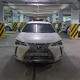 Lexus UX 200 2021