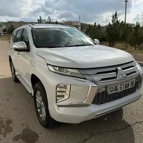 Mitsubishi Pajero 2020