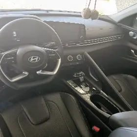 Hyundai Elantra 2025