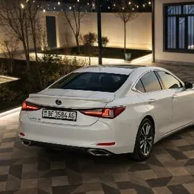 Lexus ES 300h 2022