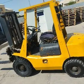 Kara Forklift 2010