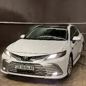 Toyota Camry 2021