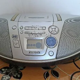 Panasonic Magnotofon.