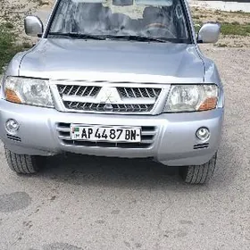 Mitsubishi Pajero 2005
