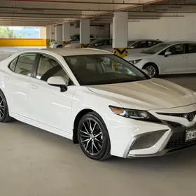 Toyota Camry 2021