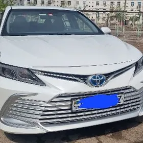 Toyota Camry Hybrid 2021