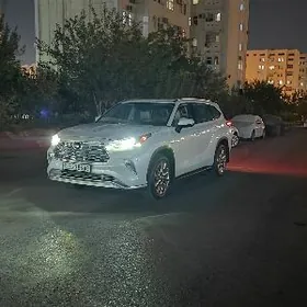 Toyota Highlander 2021