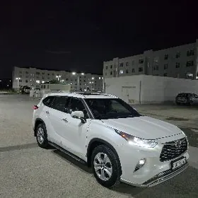 Toyota Highlander 2022