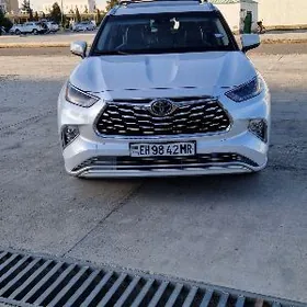 Toyota Highlander 2021