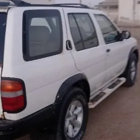 Nissan Pathfinder 1997