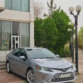 Toyota Camry 2021