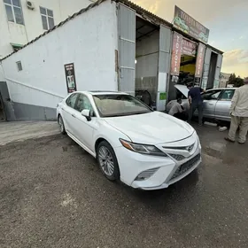 Toyota Camry 2018