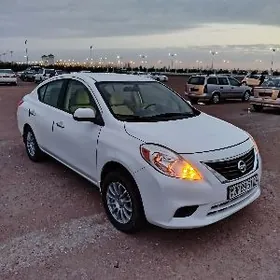 Nissan Versa 2012