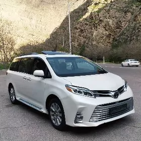 Toyota Sienna 2016
