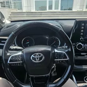 Toyota Highlander 2021
