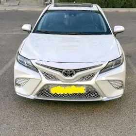 Toyota Camry 2019